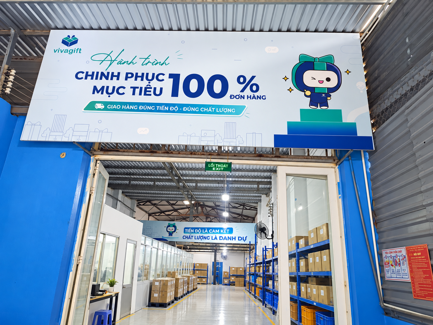 Lối vào và khu vực lưu trữ tại xưởng sản xuất VivaGift