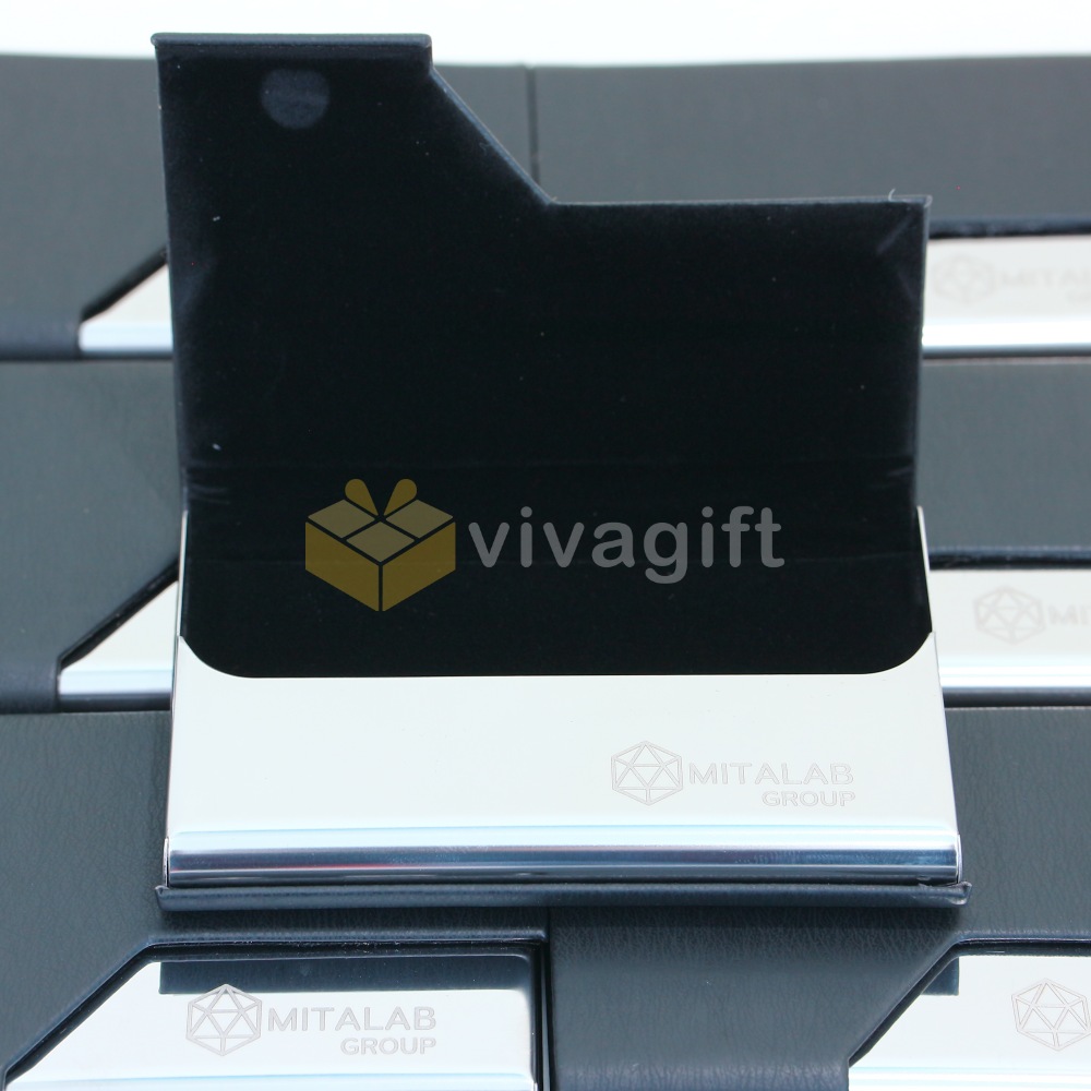 Khắc logo MITALAB Group trên hộp namecard Khắc logo MITALAB Group trên hộp namecard