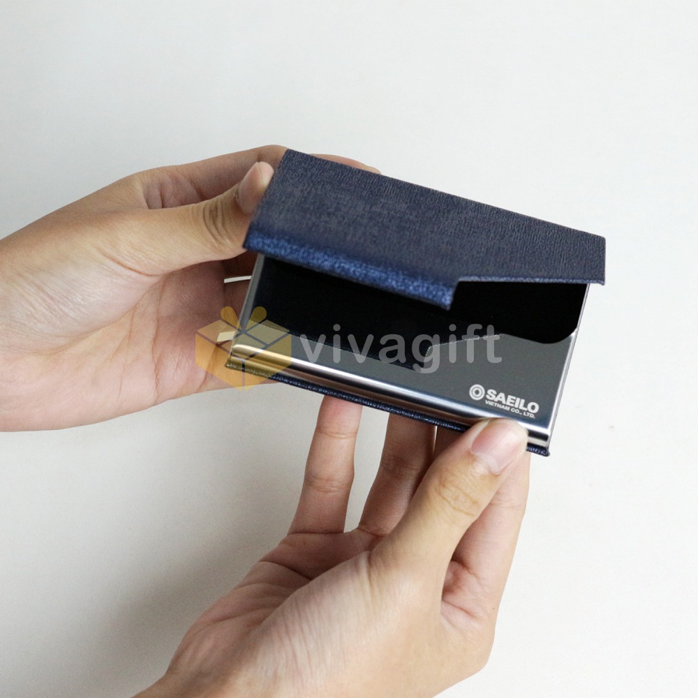 Khắc laser logo lên hộp đựng namecard theo yêu cầu Khắc laser logo lên hộp đựng namecard theo yêu cầu